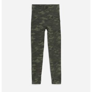 SPANKS - Layce Seamless Printed Legging - Olive Green Camo - Size XS NEW